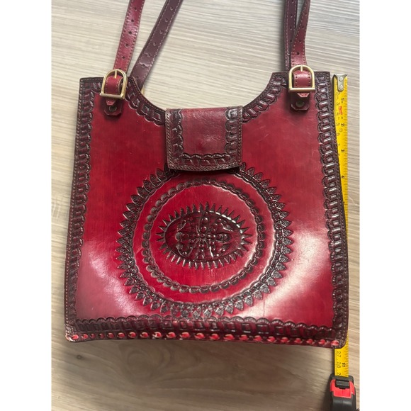 Vintage Hand Tooled Leather Shoulder Bag Red Oxblood Embossed Boho Tote - Picture 2 of 11